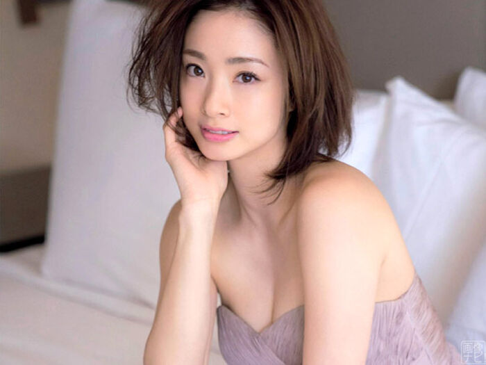 新山千春 初ランジェリーと超絶美尻 10th image