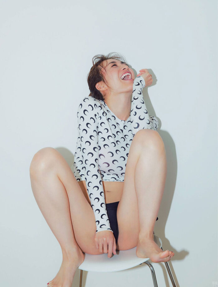 新山千春 初ランジェリーと超絶美尻 4th image