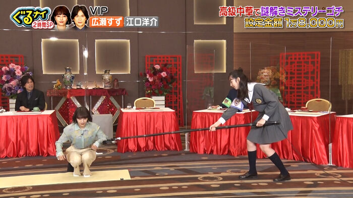 Suzu Hirose is crotch pacri in a sycoping pose 12th image