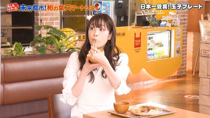 Hikaru Takahashi eats something like fried chicken with a nasty 14th image