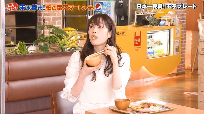 Hikaru Takahashi eats something like fried chicken with a nasty 15th image