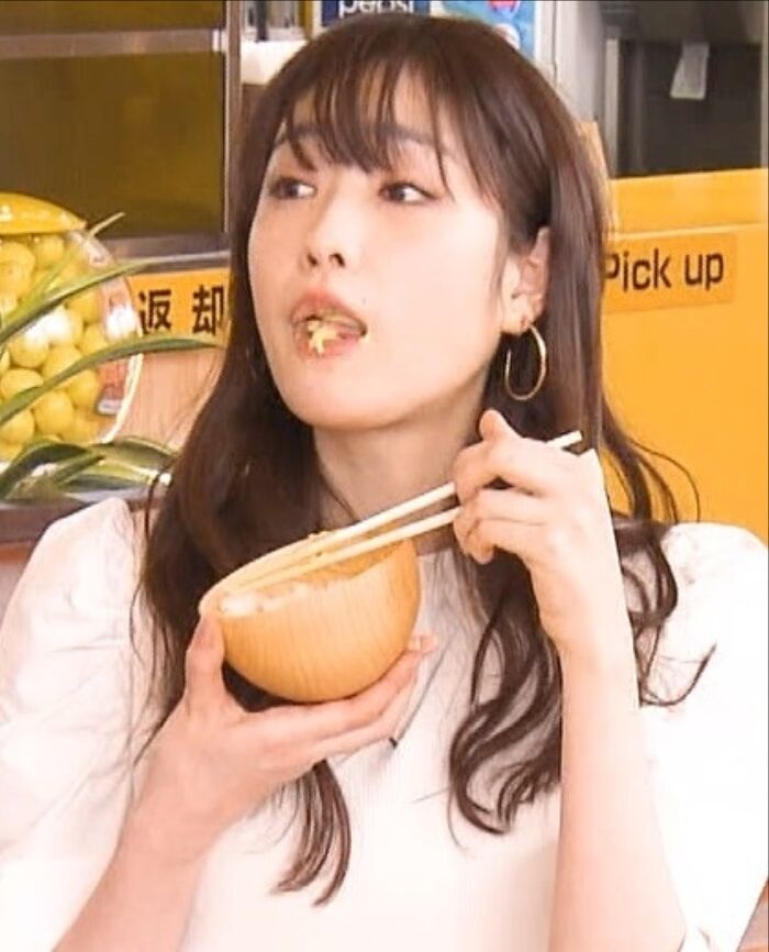 Hikaru Takahashi eats something like fried chicken with a nasty 16th image