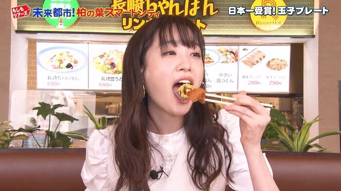 Hikaru Takahashi eats something like fried chicken with a nasty 2th image