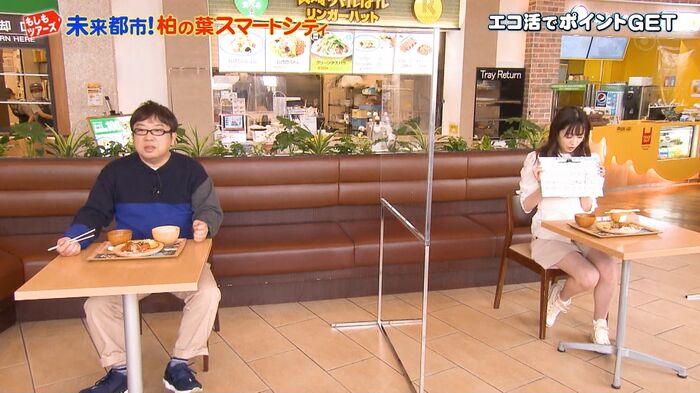 Hikaru Takahashi eats something like fried chicken with a nasty 23th image