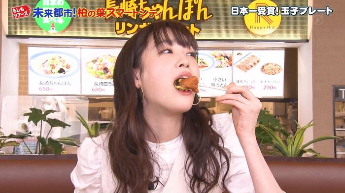 Hikaru Takahashi eats something like fried chicken with a nasty 3th image