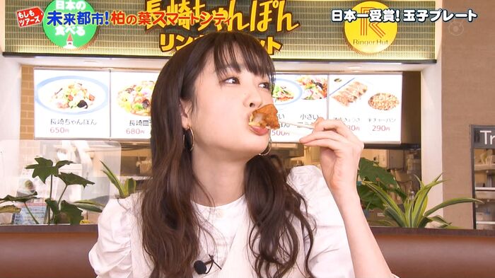 Hikaru Takahashi eats something like fried chicken with a nasty 5th image